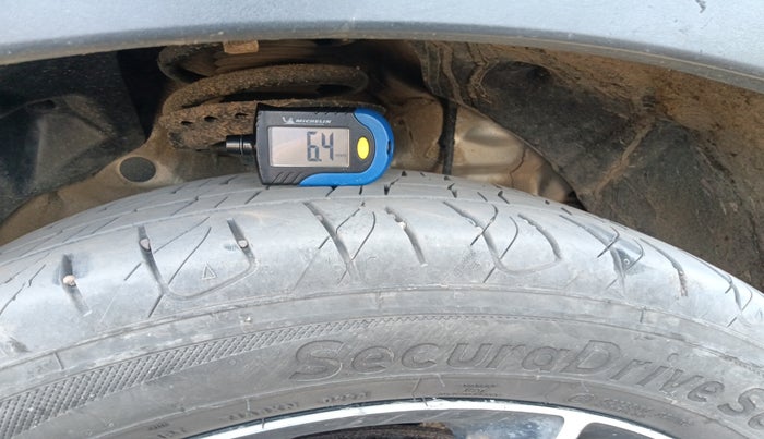 2019 Mahindra XUV300 W8 (O) 1.2 PETROL, Petrol, Manual, 1,08,684 km, tyre