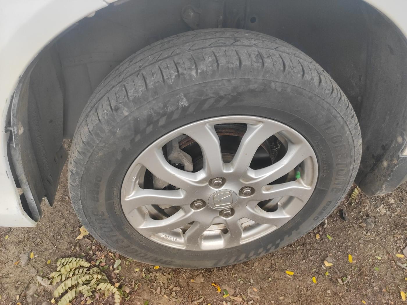 2016 Honda Amaze 1.2L I-VTEC VX AT, Petrol, Automatic, 84,699 km, tyre