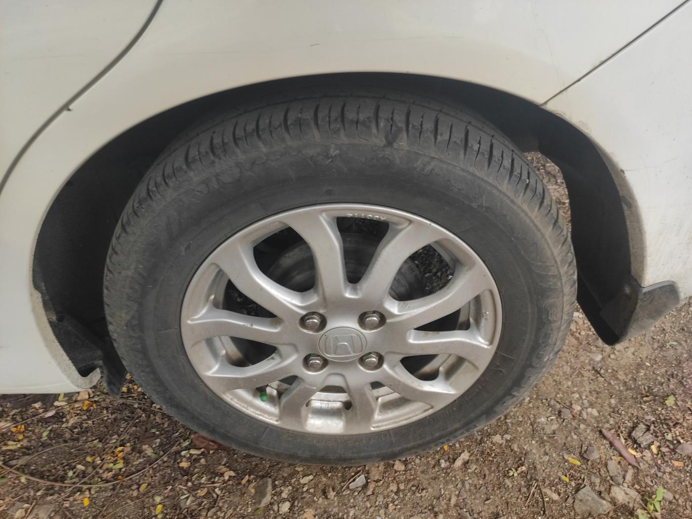 2016 Honda Amaze 1.2L I-VTEC VX AT, Petrol, Automatic, 84,699 km, tyre