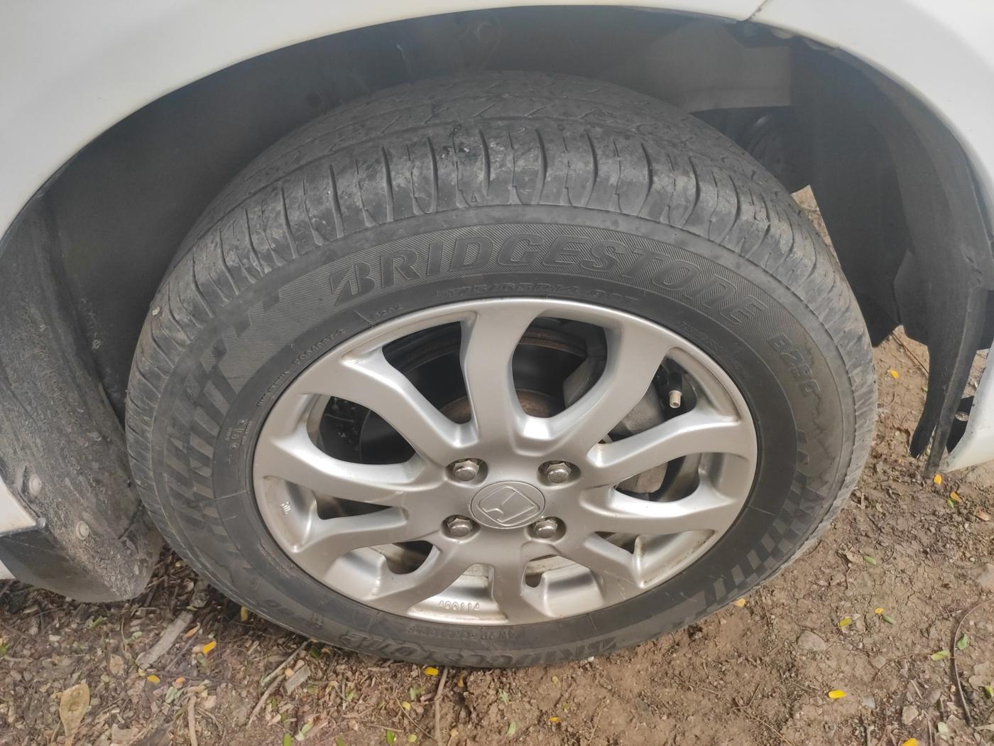 2016 Honda Amaze 1.2L I-VTEC VX AT, Petrol, Automatic, 84,699 km, tyre