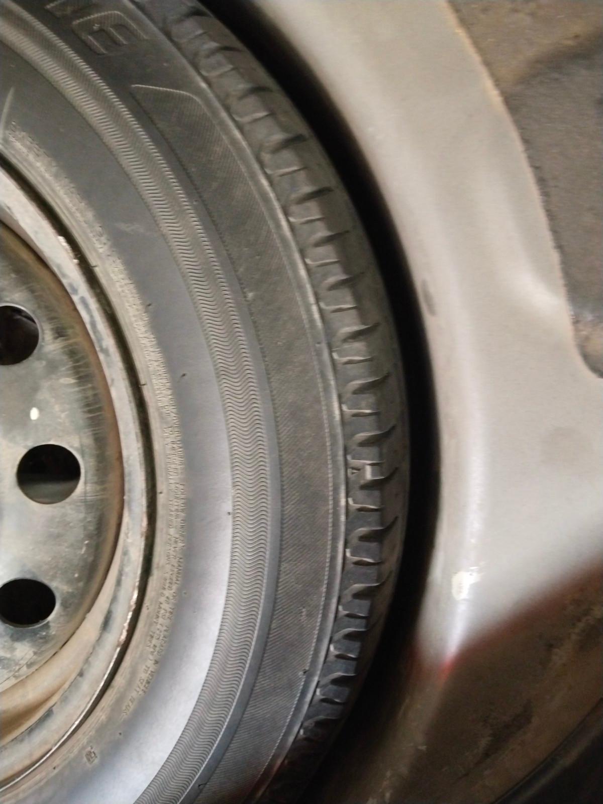 2012 Maruti Ritz VXI, Petrol, Manual, 1,21,053 km, tyre