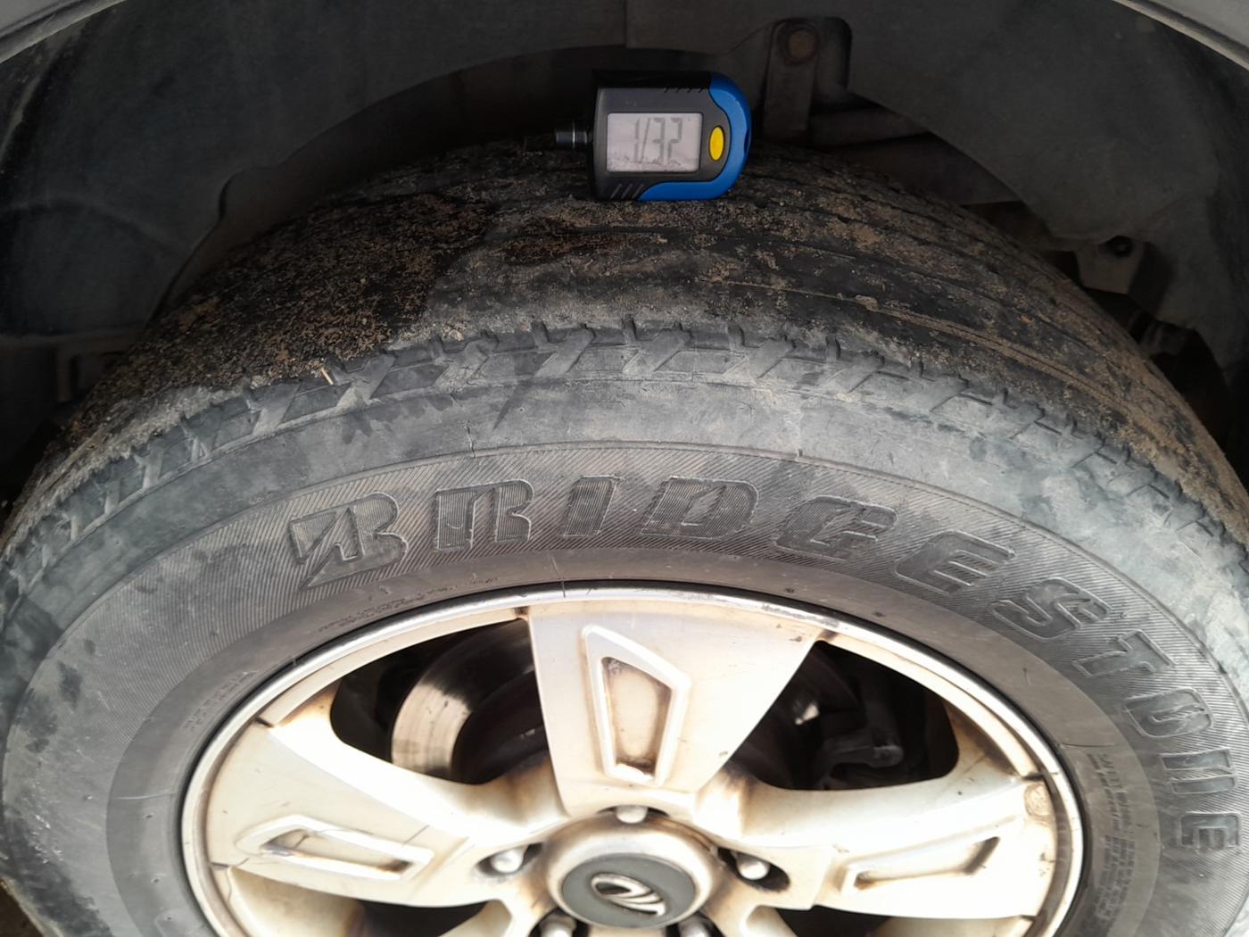 2015 Mahindra XUV500 W8, Diesel, Manual, 1,87,419 km, tyre