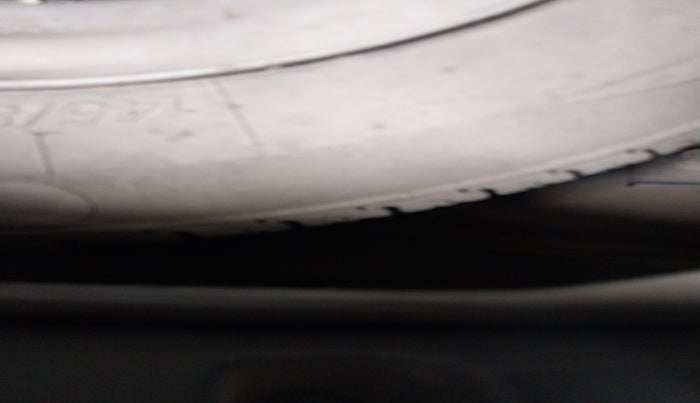 2012 Maruti Wagon R 1.0 LXI CNG, Petrol, Manual, 1,01,125 km, tyre