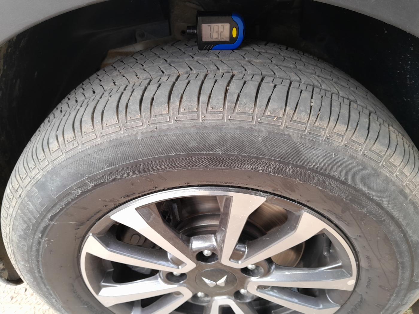 2016 Mahindra XUV500 W10, Diesel, Manual, 1,52,000 km, tyre