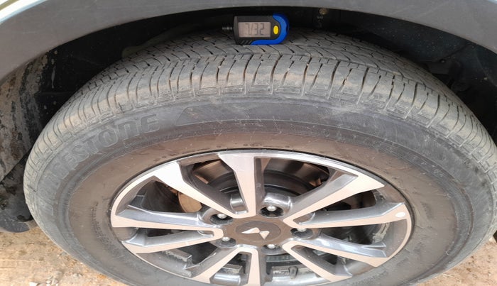 2016 Mahindra XUV500 W10, Diesel, Manual, 1,51,654 km, tyre