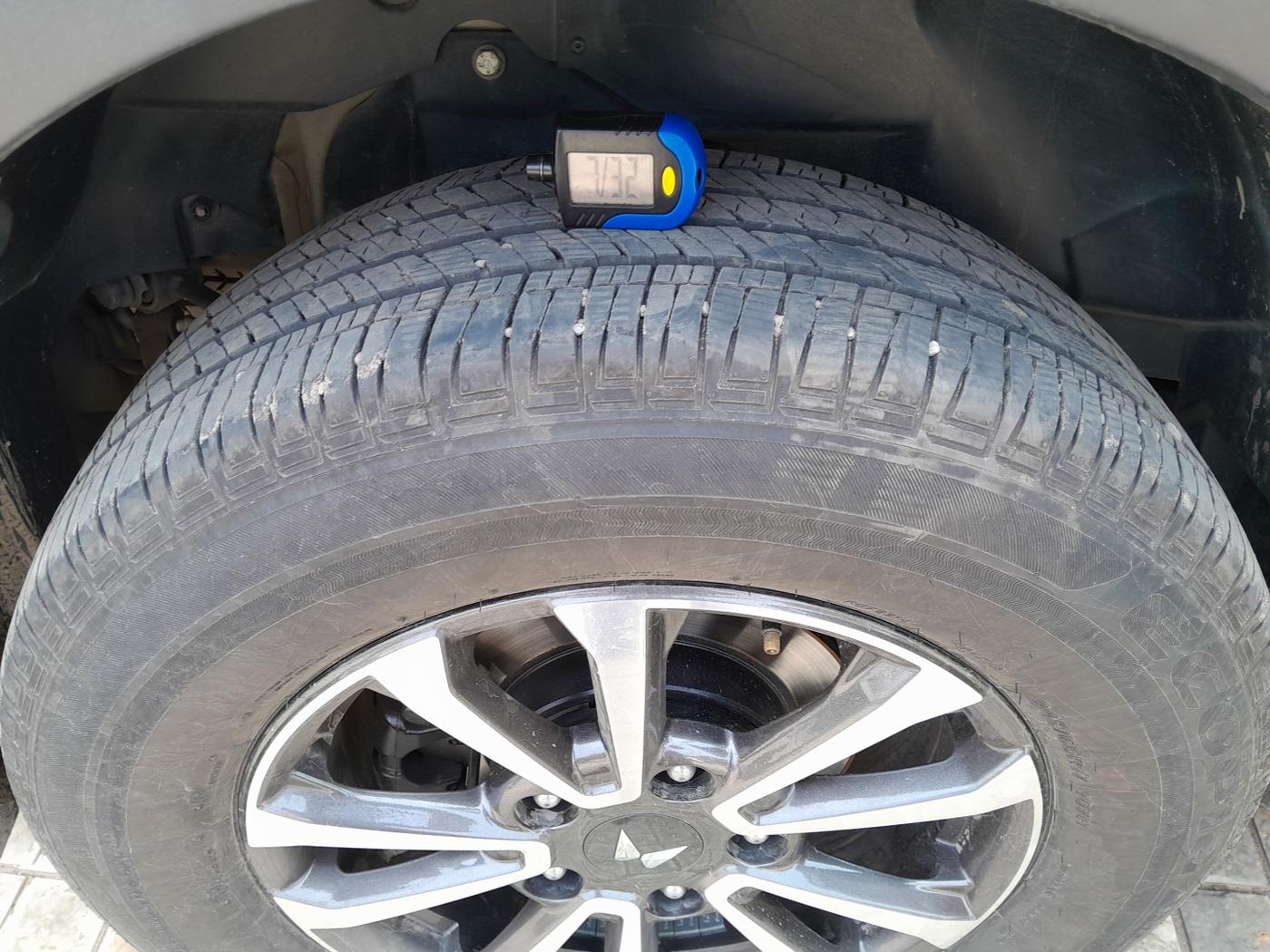 2016 Mahindra XUV500 W10, Diesel, Manual, 1,52,000 km, tyre