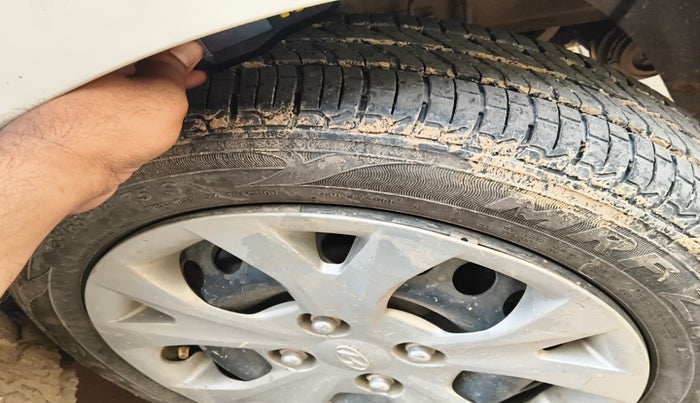 2015 Hyundai Grand i10 SPORTZ 1.1 CRDI, Diesel, Manual, 1,07,344 km, tyre