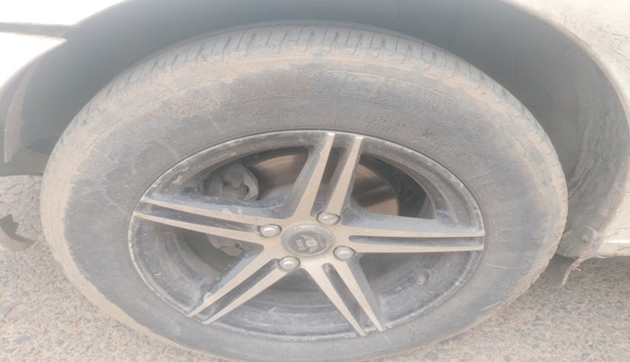 2011 Hyundai Accent EXECUTIVE, Petrol, Manual, 83,405 km, tyre