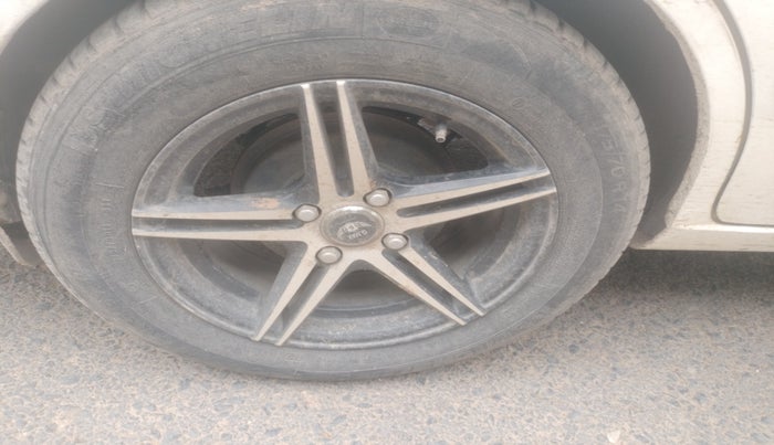 2011 Hyundai Accent EXECUTIVE, Petrol, Manual, 83,405 km, tyre
