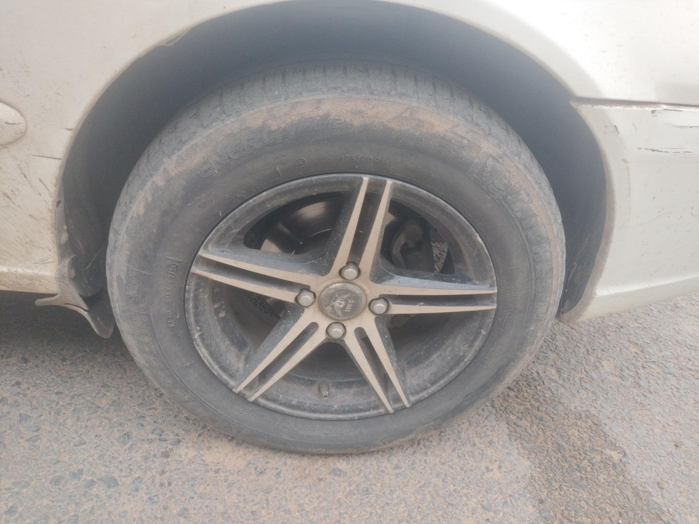 2011 Hyundai Accent EXECUTIVE, Petrol, Manual, 90,000 km, tyre