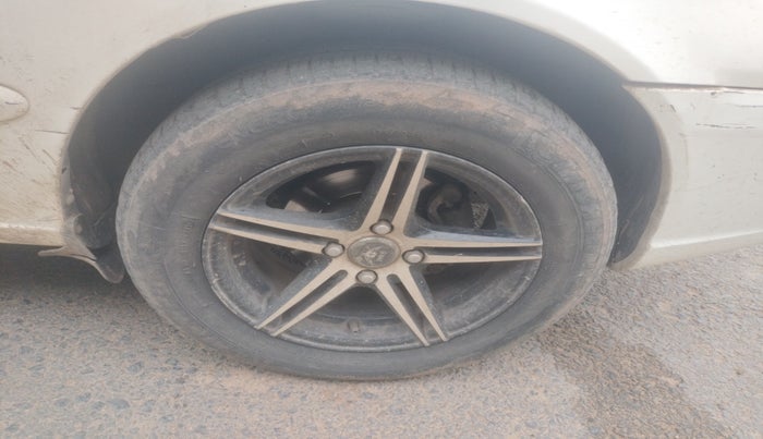 2011 Hyundai Accent EXECUTIVE, Petrol, Manual, 83,405 km, tyre