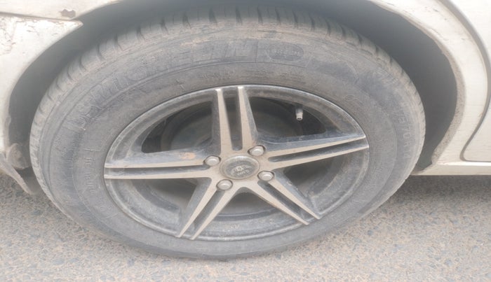 2011 Hyundai Accent EXECUTIVE, Petrol, Manual, 83,405 km, tyre