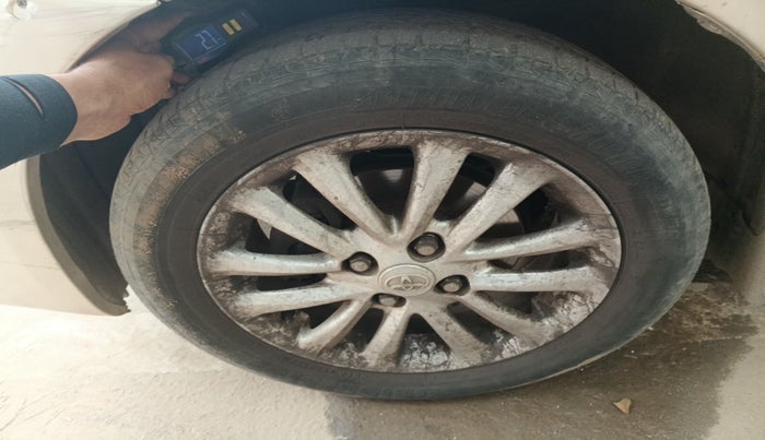 2011 Toyota Etios V, Petrol, Manual, 92,522 km, tyre