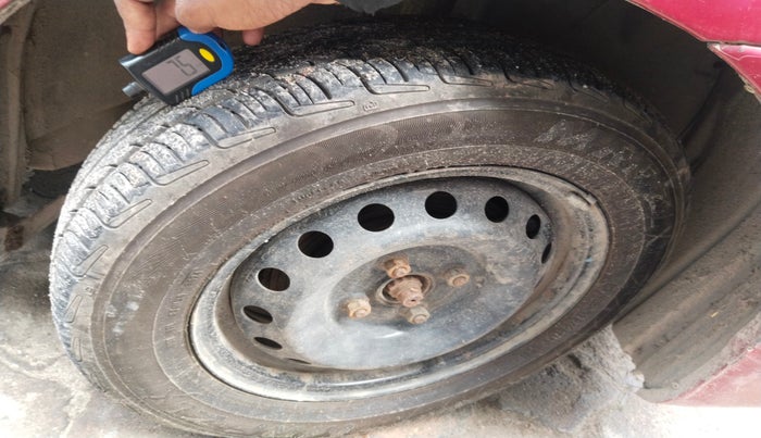 2012 Toyota Etios Liva GD, Diesel, Manual, 2,12,075 km, tyre