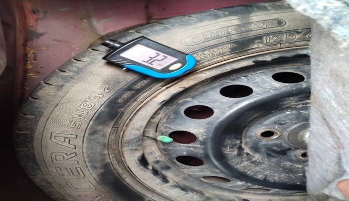 2012 Toyota Etios Liva GD, Diesel, Manual, 2,12,075 km, tyre