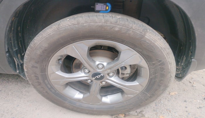 2022 KIA SELTOS HTK PLUS 1.5, Petrol, Manual, 28,739 km, tyre