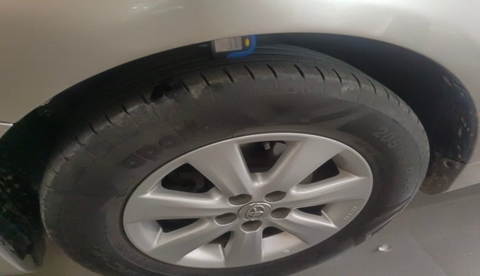 2013 Toyota Corolla Altis J DIESEL, Diesel, Manual, 1,44,567 km, tyre