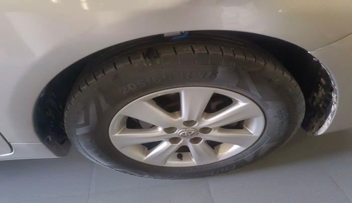 2013 Toyota Corolla Altis J DIESEL, Diesel, Manual, 1,44,567 km, tyre