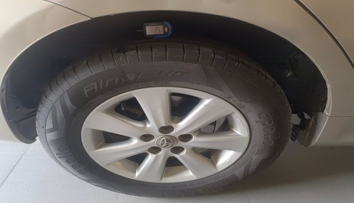 2013 Toyota Corolla Altis J DIESEL, Diesel, Manual, 1,44,567 km, tyre