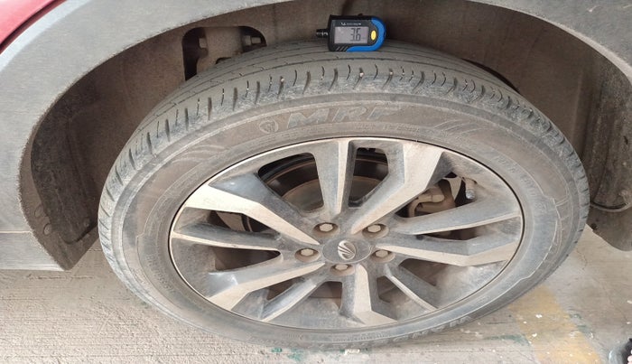 2019 Mahindra XUV300 W8(O) 1.5 DIESEL DUAL TONE, Diesel, Manual, 1,01,426 km, tyre