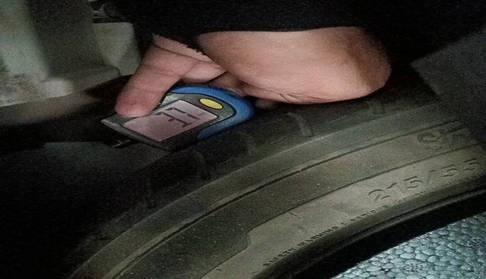 2019 Mahindra XUV300 W8(O) 1.5 DIESEL DUAL TONE, Diesel, Manual, 1,01,426 km, tyre