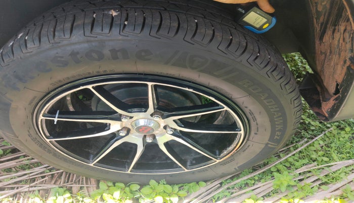 2021 Maruti Vitara Brezza LXI, Petrol, Manual, 30,366 km, tyre