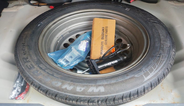 2021 Maruti Vitara Brezza LXI, Petrol, Manual, 30,366 km, tyre