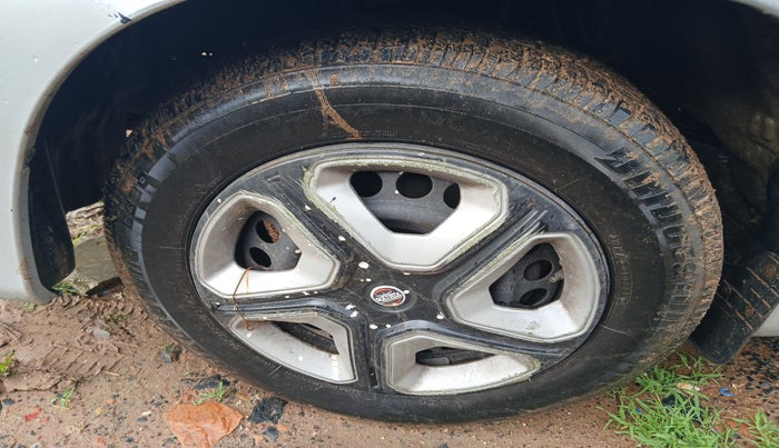 2012 Toyota Innova 2.5 GX 8 STR, Diesel, Manual, 80,549 km, tyre