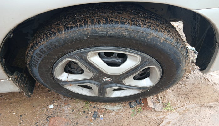 2012 Toyota Innova 2.5 GX 8 STR, Diesel, Manual, 80,549 km, tyre