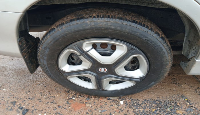 2012 Toyota Innova 2.5 GX 8 STR, Diesel, Manual, 80,549 km, tyre