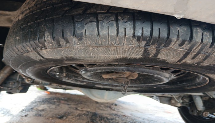 2012 Toyota Innova 2.5 GX 8 STR, Diesel, Manual, 80,549 km, tyre