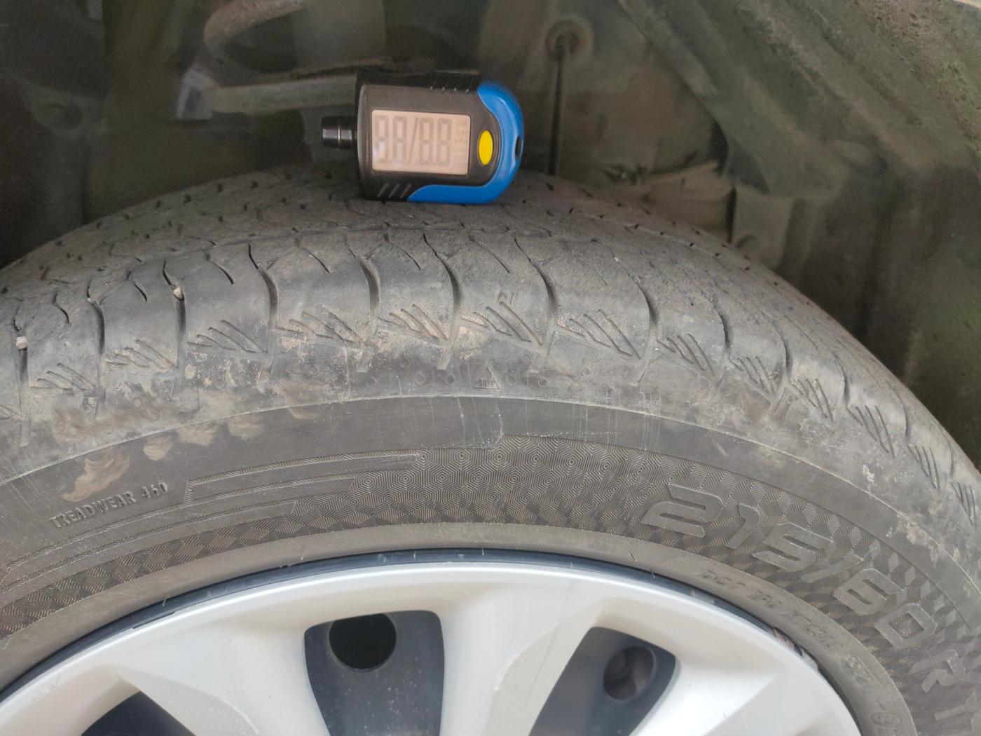2022 Maruti Grand Vitara SIGMA SMART HYBRID, Petrol, Manual, 93,626 km, tyre