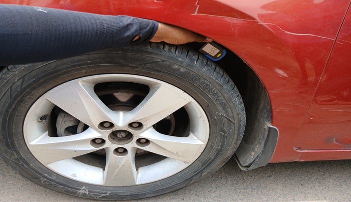 2013 Hyundai New Elantra 1.8 SX MT VTVT, Petrol, Manual, 1,28,516 km, tyre