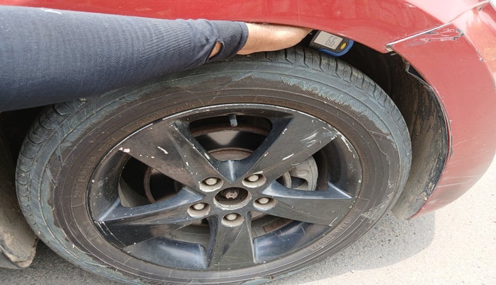 2013 Hyundai New Elantra 1.8 SX MT VTVT, Petrol, Manual, 1,28,516 km, tyre