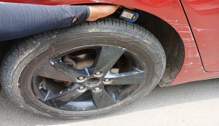 2013 Hyundai New Elantra 1.8 SX MT VTVT, Petrol, Manual, 1,28,516 km, tyre