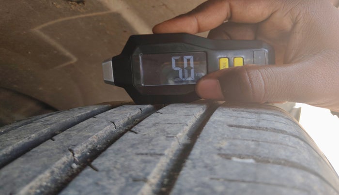 2023 Mahindra XUV300 W6 1.5 Sunroof Diesel, Diesel, Manual, 25,523 km, tyre