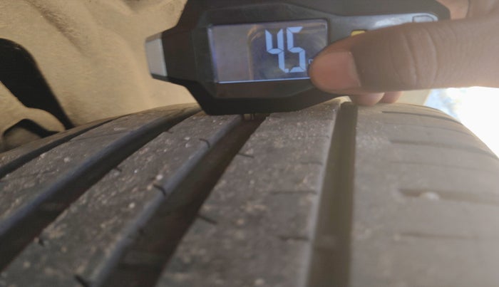 2023 Mahindra XUV300 W6 1.5 Sunroof Diesel, Diesel, Manual, 25,523 km, tyre