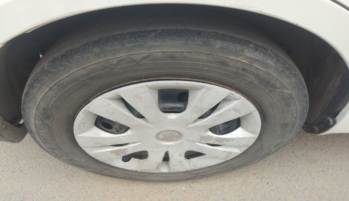 2013 Maruti Swift Dzire VXI, Petrol, Manual, 1,66,172 km, tyre