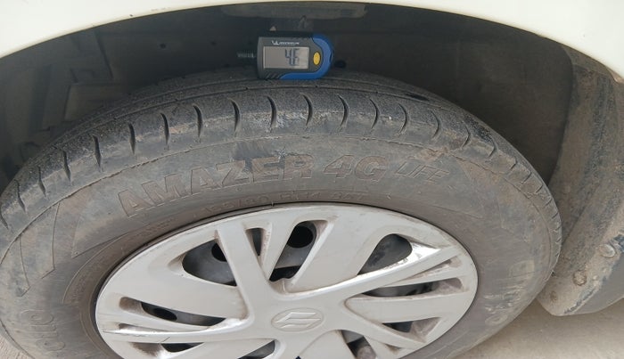 2015 Maruti Swift VXI, Petrol, Manual, 90,928 km, tyre
