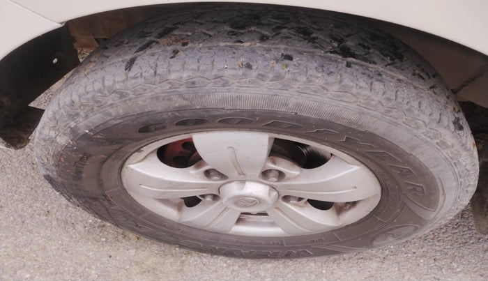 2014 Tata Safari Storme 2.2 VX 4X2, Diesel, Manual, 1,17,000 km, tyre