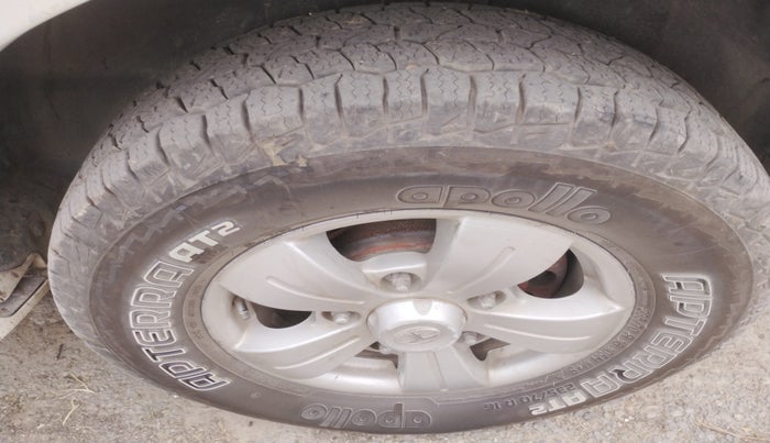 2014 Tata Safari Storme 2.2 VX 4X2, Diesel, Manual, 1,17,000 km, tyre