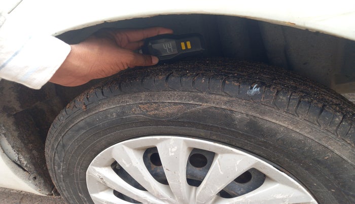 2015 Maruti Swift Dzire VXI, Petrol, Manual, 92,803 km, tyre