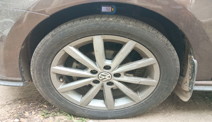 2020 Volkswagen Polo HIGHLINE PLUS 1.0, Petrol, Manual, 26,200 km, tyre