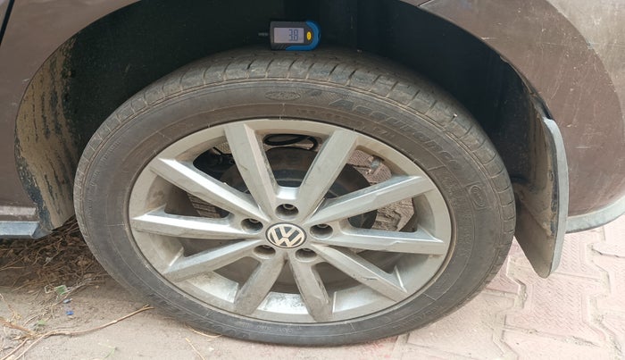 2020 Volkswagen Polo HIGHLINE PLUS 1.0, Petrol, Manual, 26,200 km, tyre