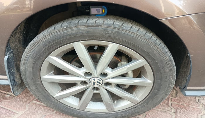 2020 Volkswagen Polo HIGHLINE PLUS 1.0, Petrol, Manual, 26,200 km, tyre