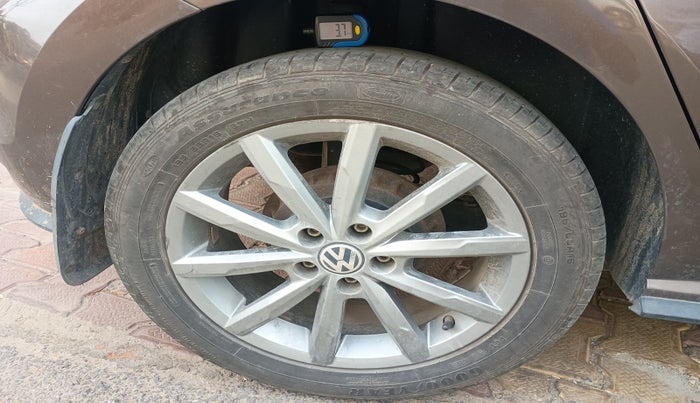 2020 Volkswagen Polo HIGHLINE PLUS 1.0, Petrol, Manual, 26,200 km, tyre