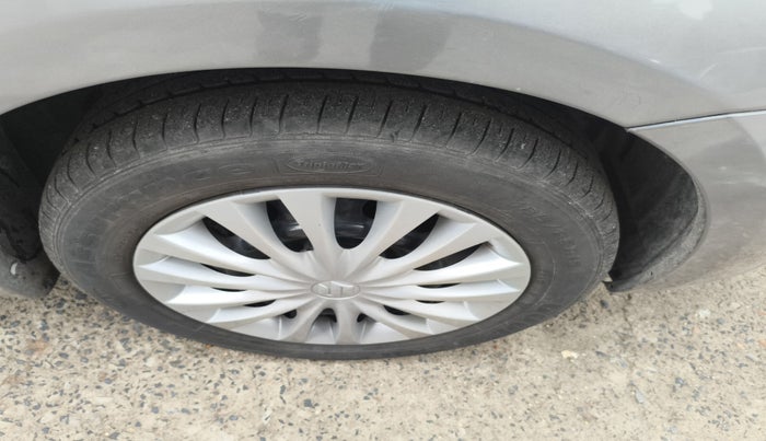 2016 Maruti Ciaz VXI+, Petrol, Manual, 1,09,794 km, tyre