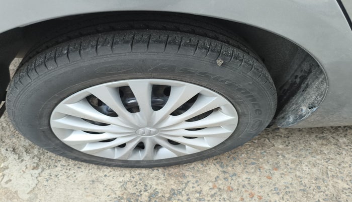 2016 Maruti Ciaz VXI+, Petrol, Manual, 1,09,794 km, tyre