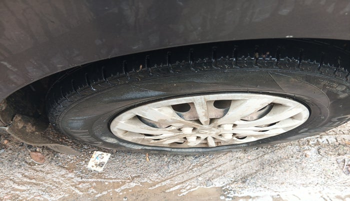 2013 Hyundai i10 MAGNA 1.1, Petrol, Manual, 1,54,343 km, tyre