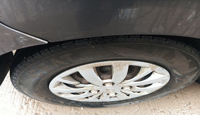 2013 Hyundai i10 MAGNA 1.1, Petrol, Manual, 1,54,343 km, tyre